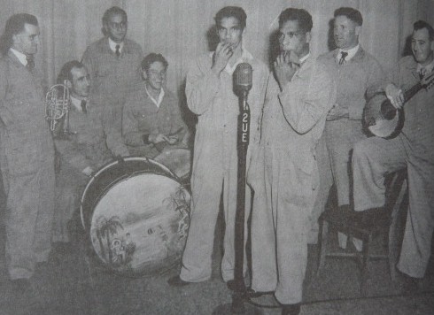 Tom Williams and Roy Simon playing gum leaves with friends in the Boral Jazz Band - 1950